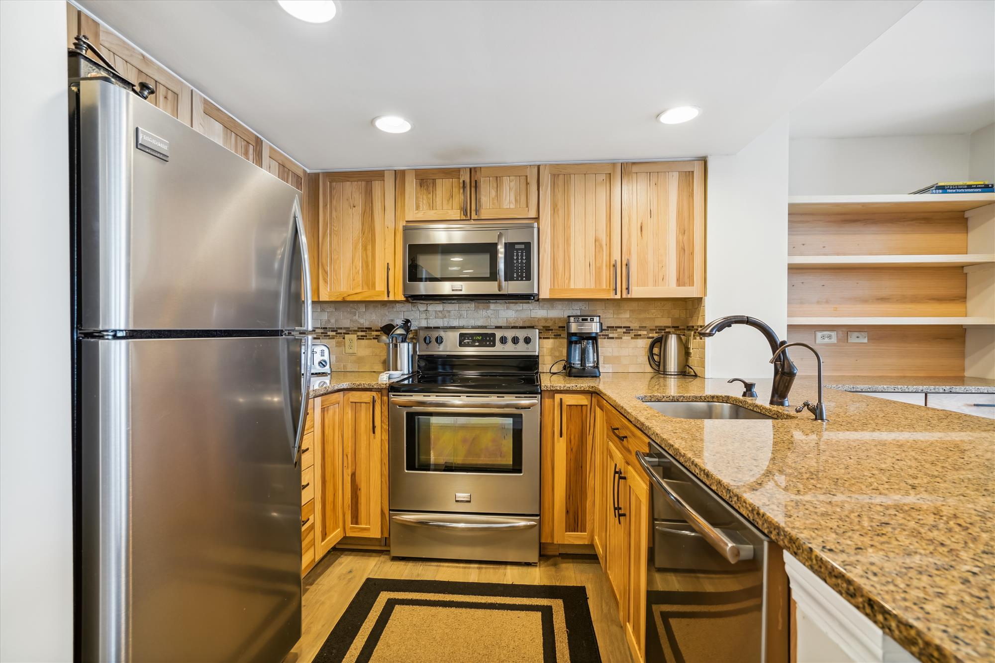 Kitchen with Breakfast Bar