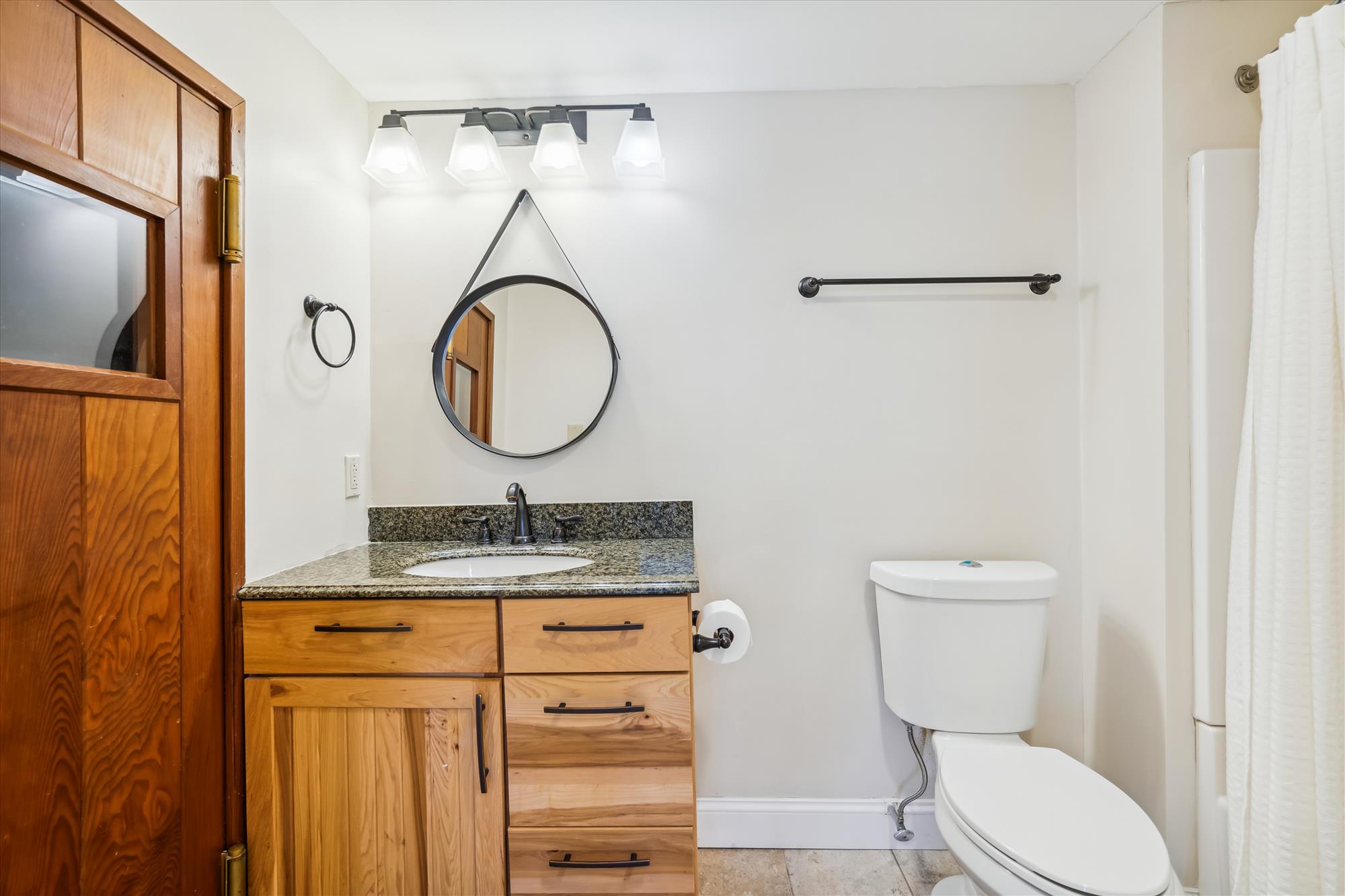 Private Sauna and Full Bathroom