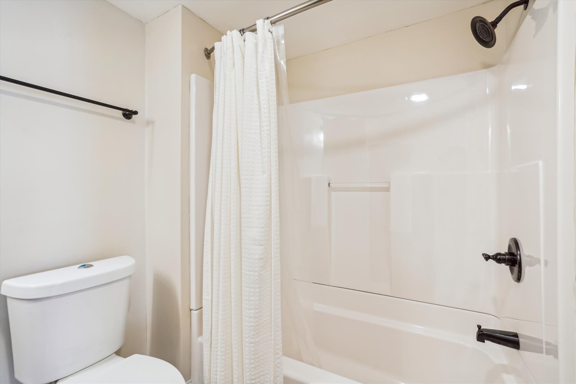 Full Bathroom with Tub