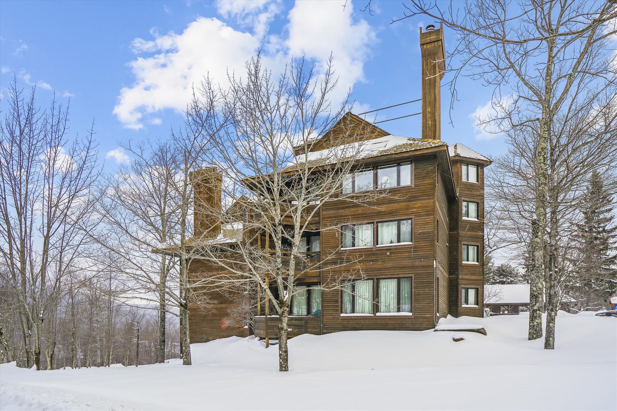 Mountain Lodge Exterior