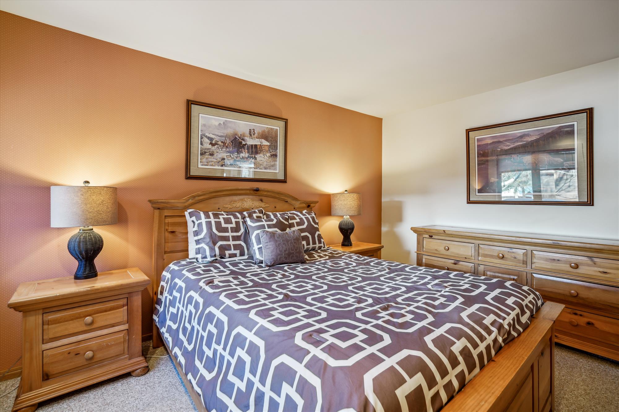 Comfortable Queen Bedroom Retreat