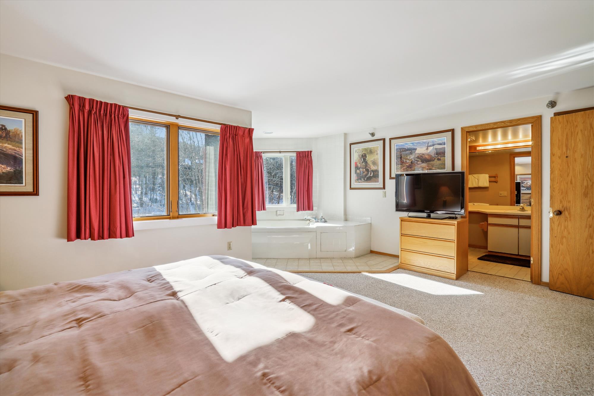 Primary Suite with Soaking Tub