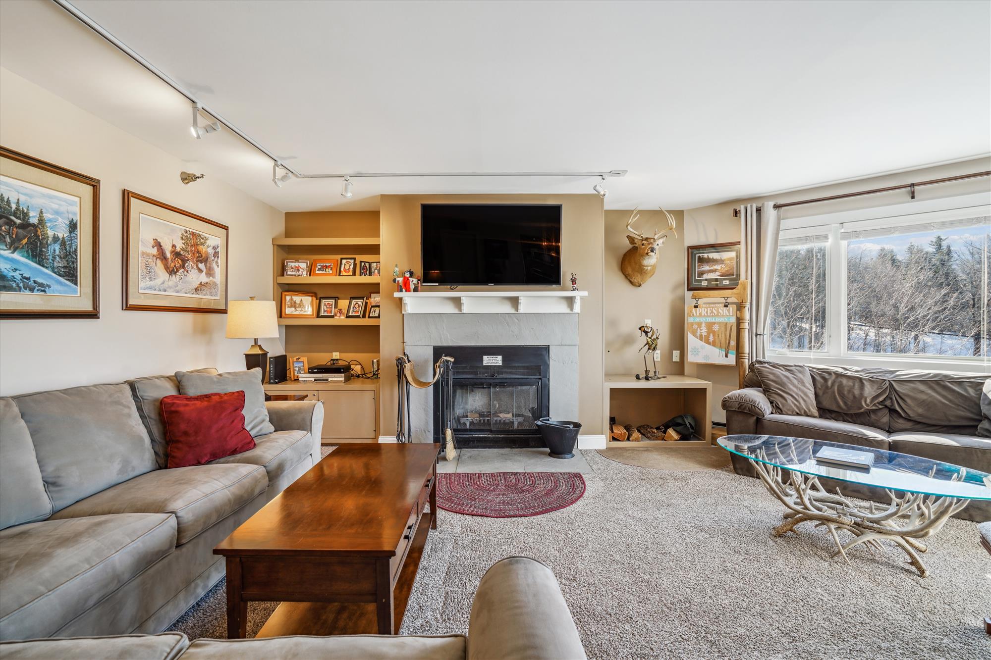 Comfortable Lounge for Après Ski Nights