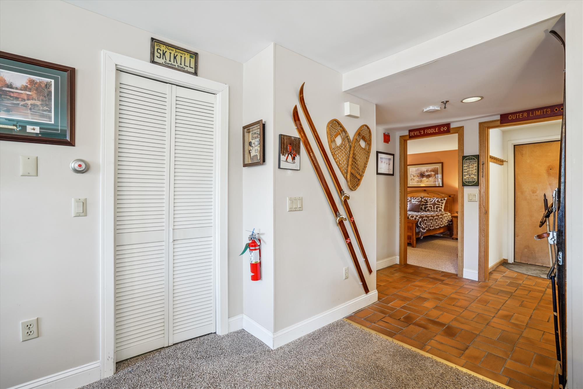 In-Unit Laundry & Ski Lodge Details