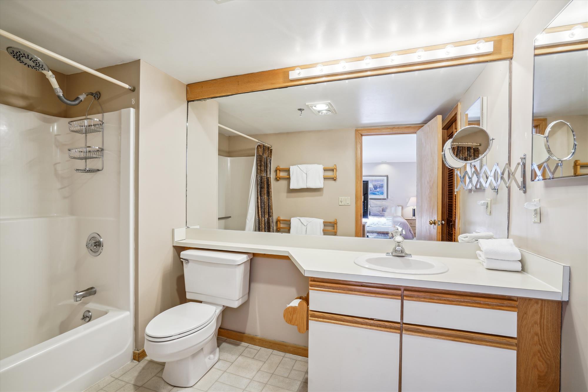 Full Bathroom with Tub/Shower Combo