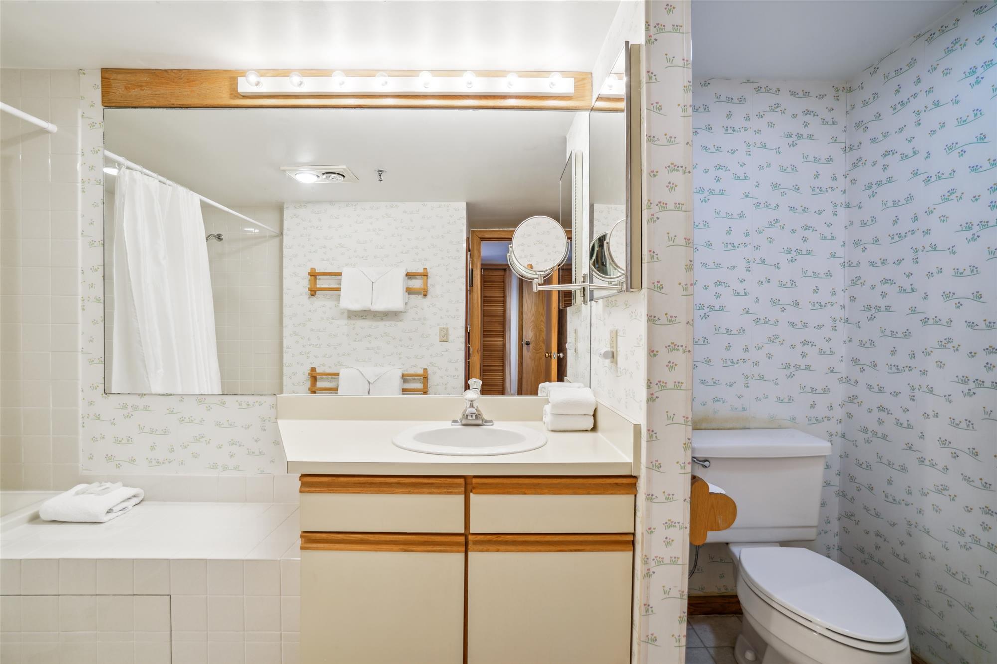 Spacious Bathroom with Double Vanity Layout