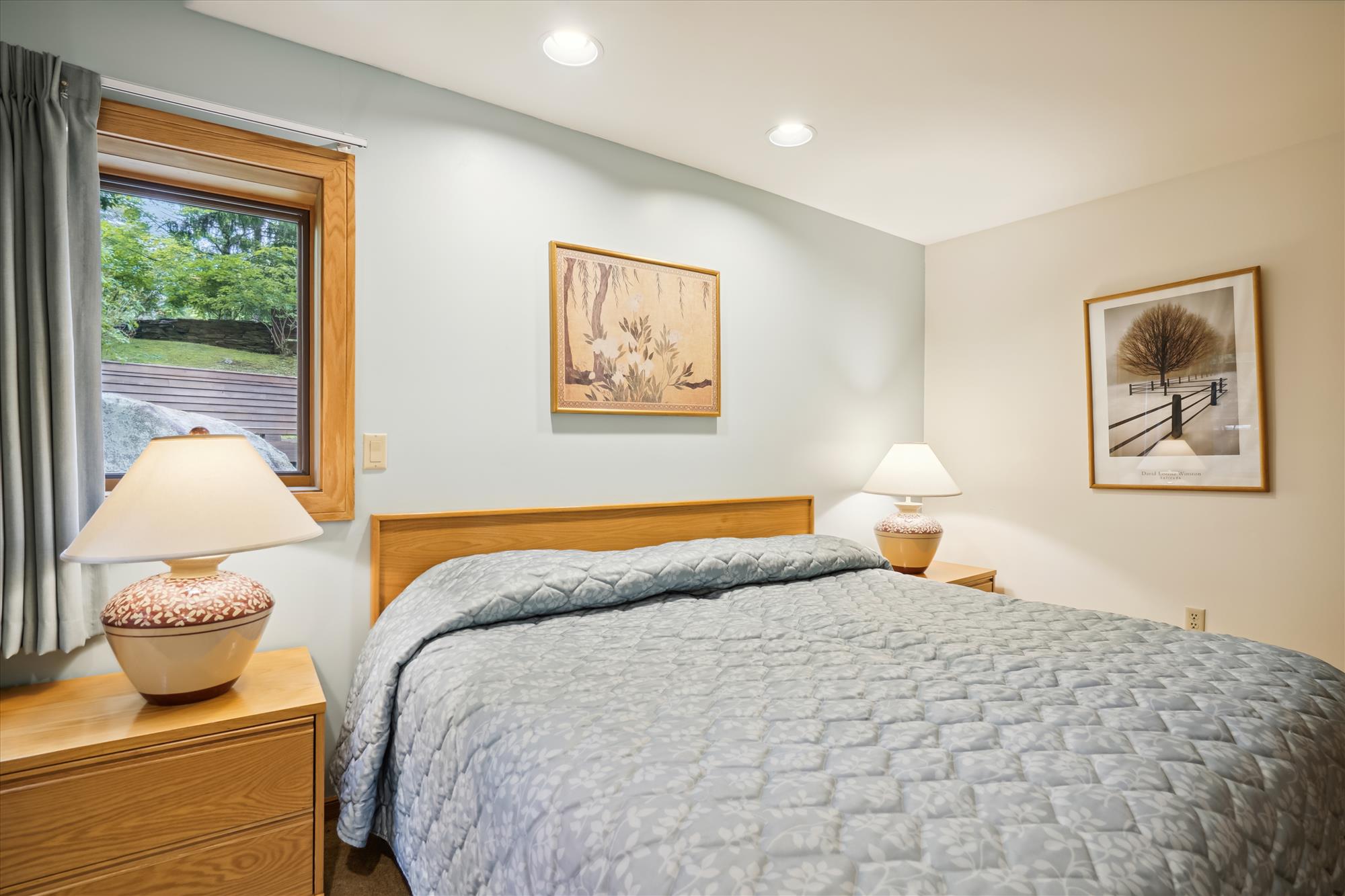 Relaxing Bedroom with Soft Mountain Style
