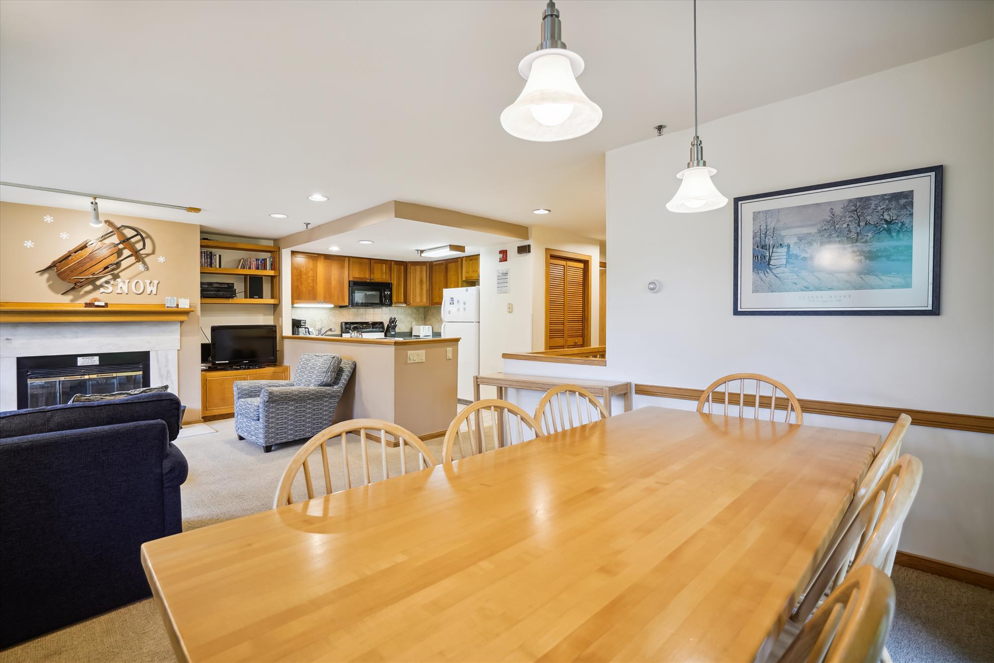 Spacious Dining Area for Gatherings