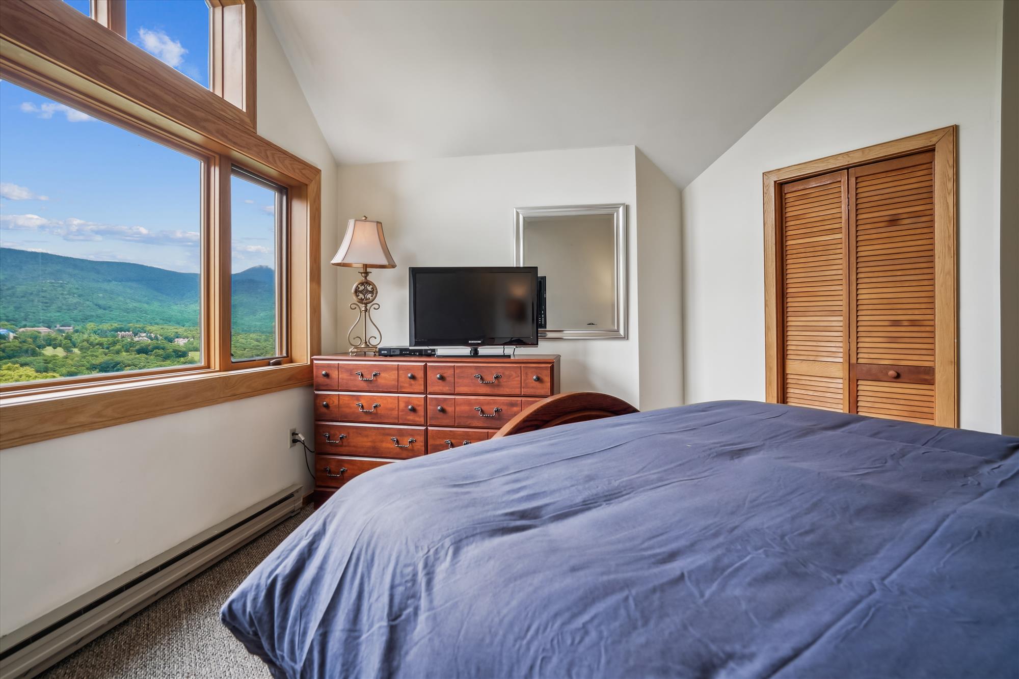 Scenic Bedroom Overlooking the Valley