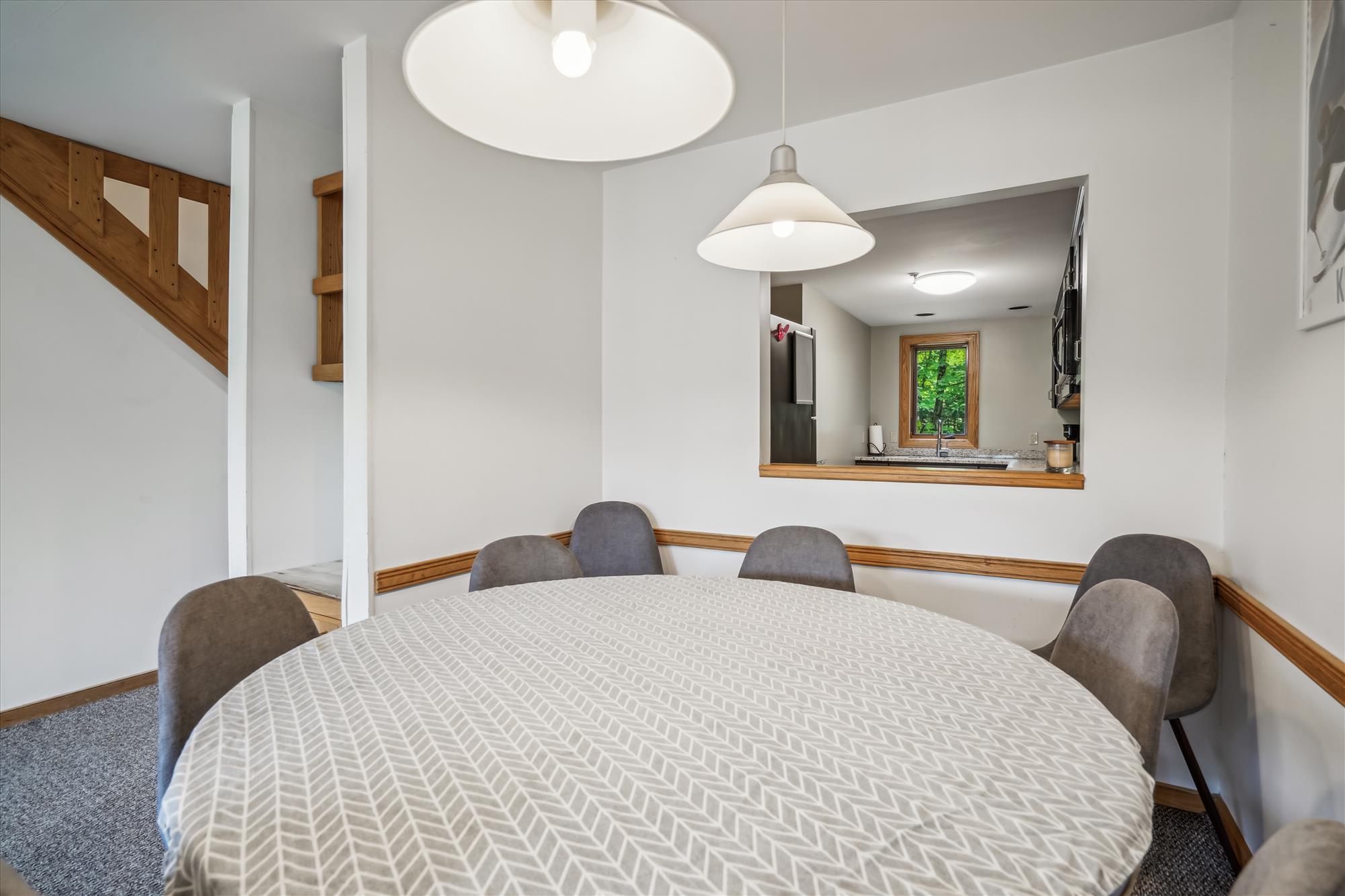 Dining Space for Group Gatherings