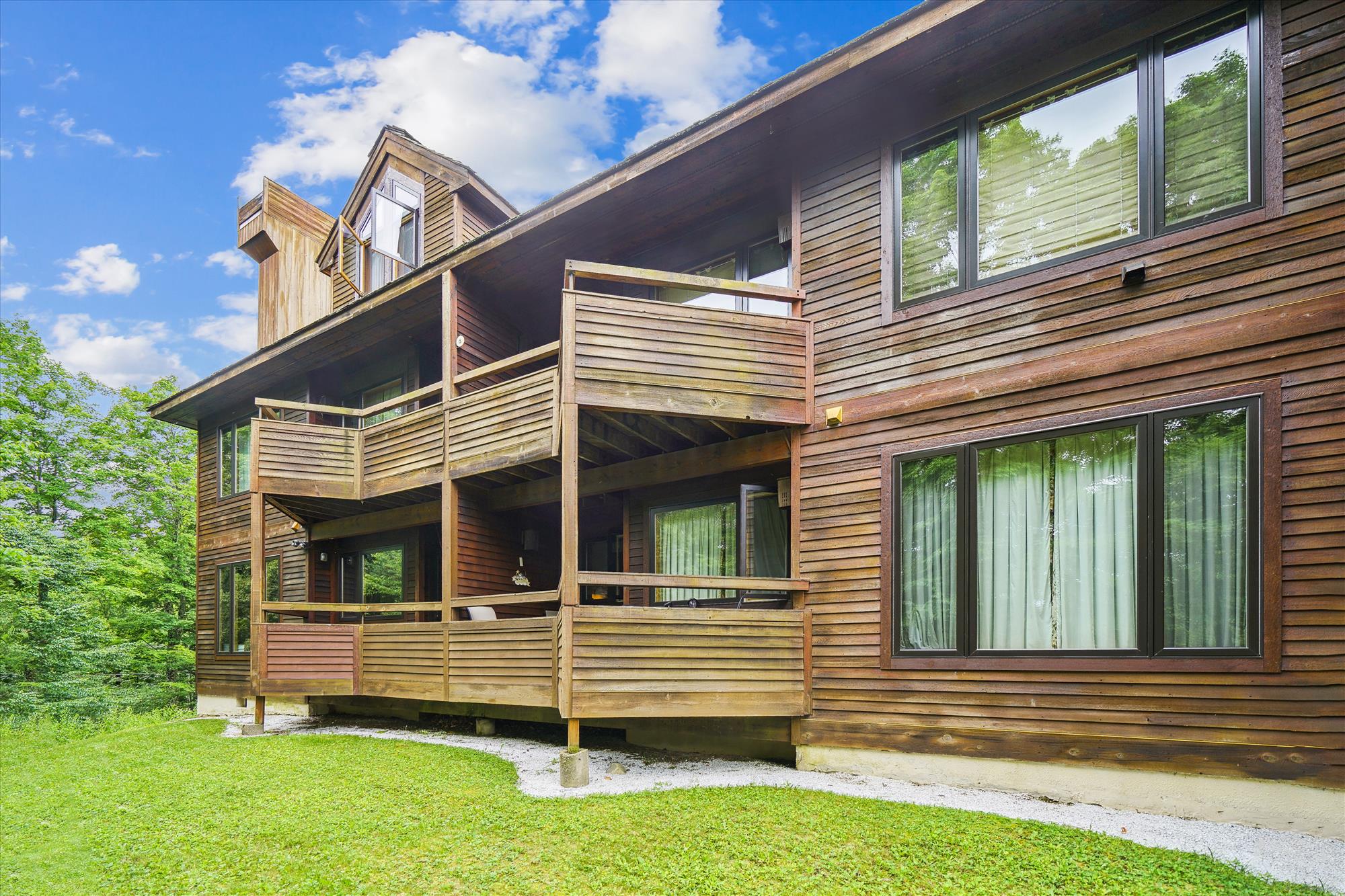 Classic Highridge Mountain Architecture
