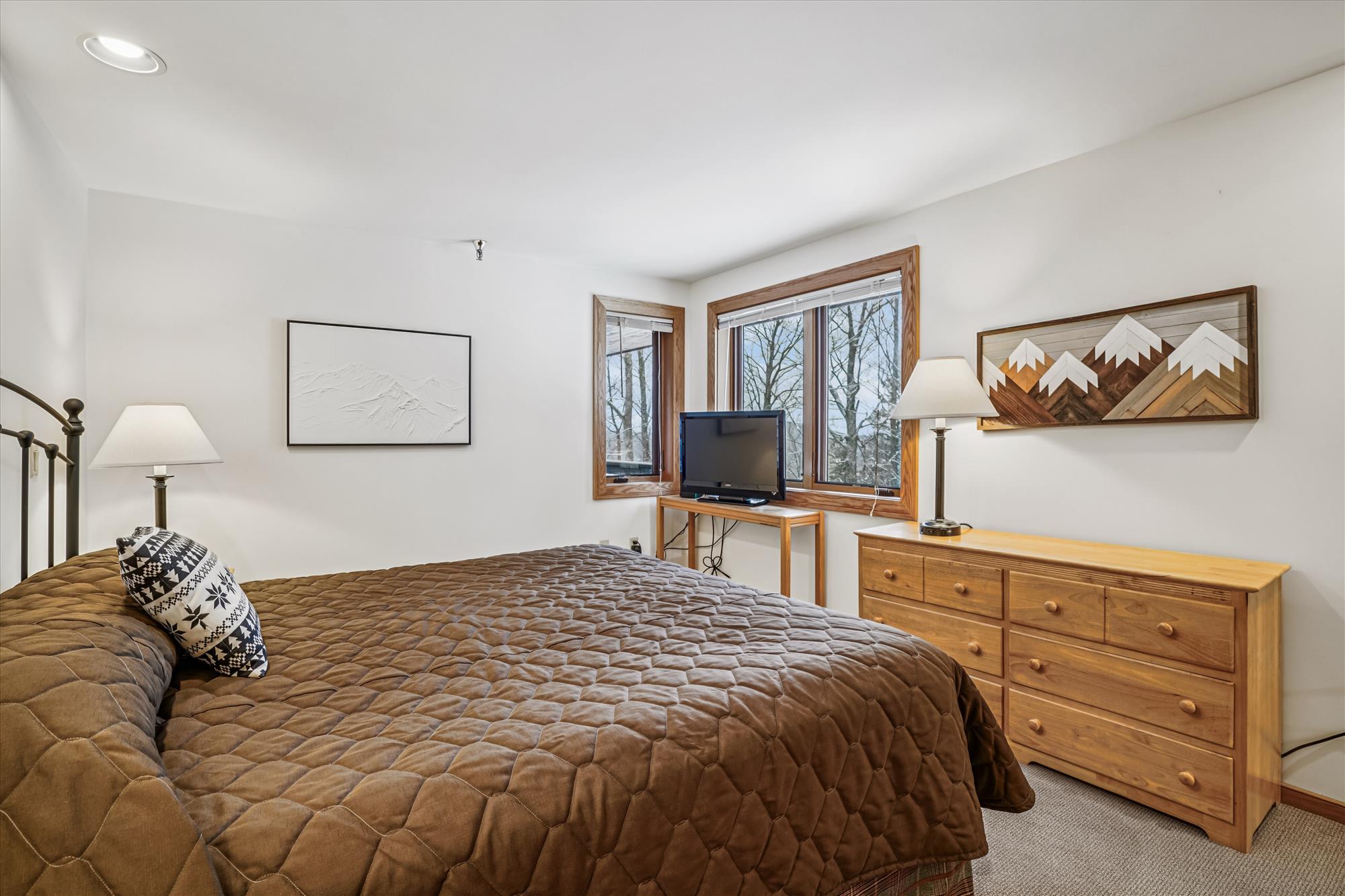 Bedroom with King Bed & Mountain Accents