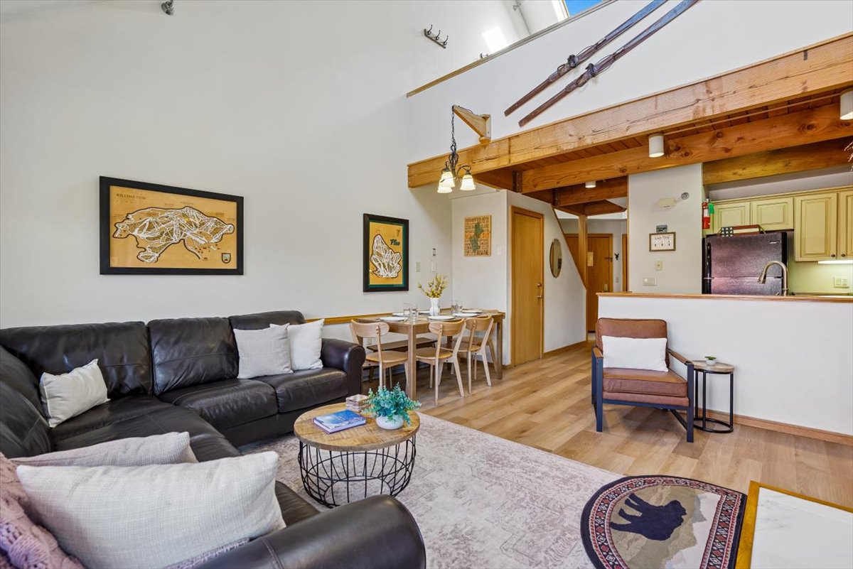 Open Spaces, Cozy Mountain Vibes