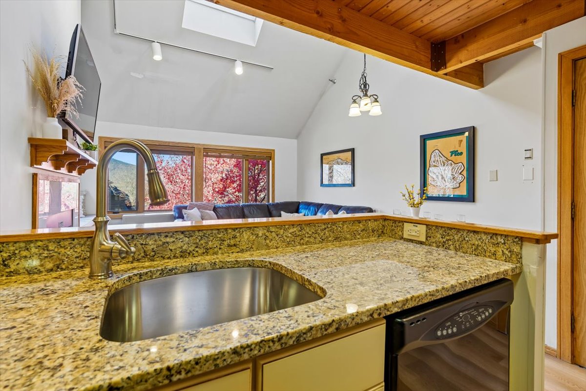 A Kitchen That Keeps Everyone Connected