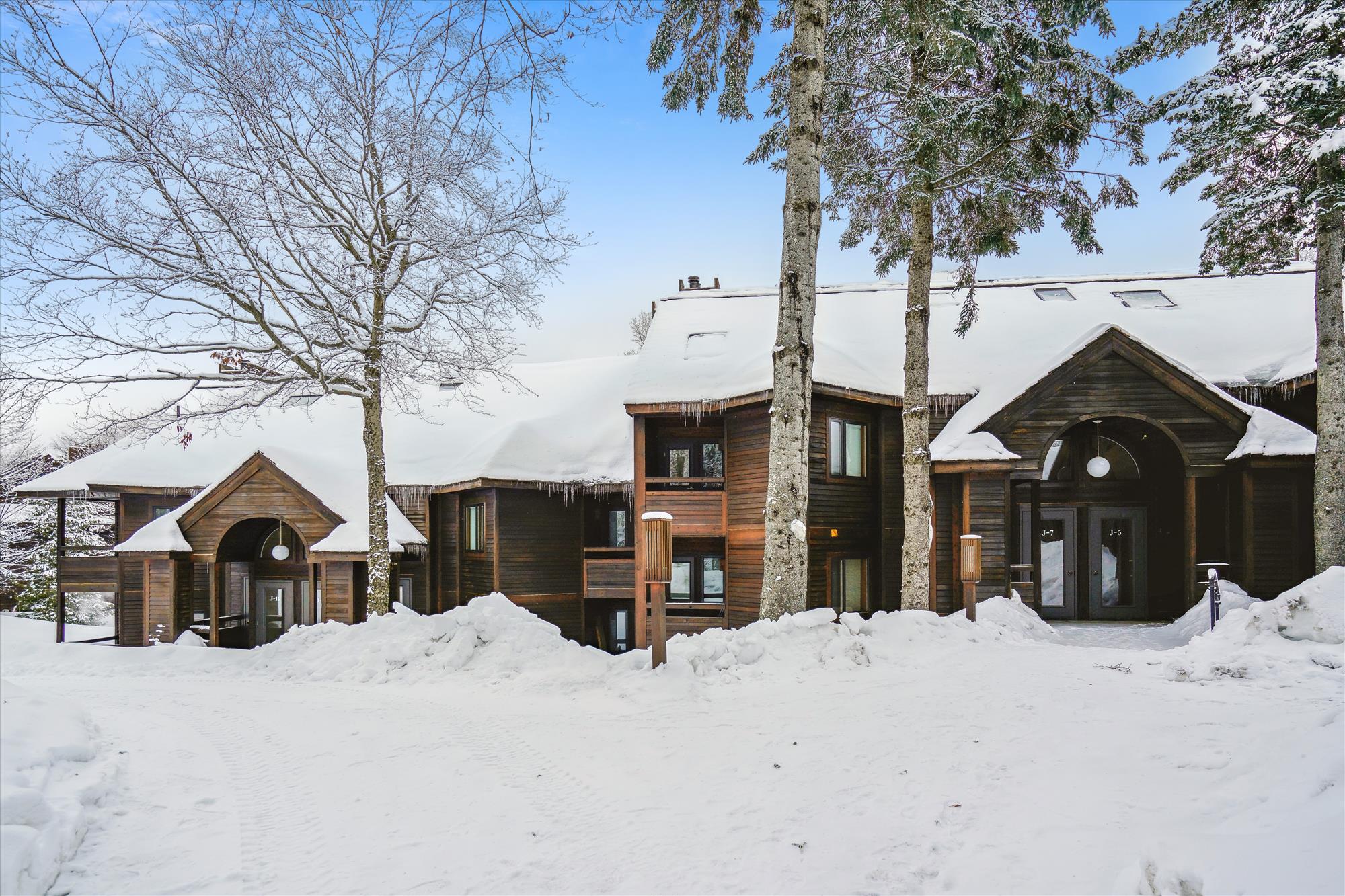 Snowy Days & Mountain Getaways