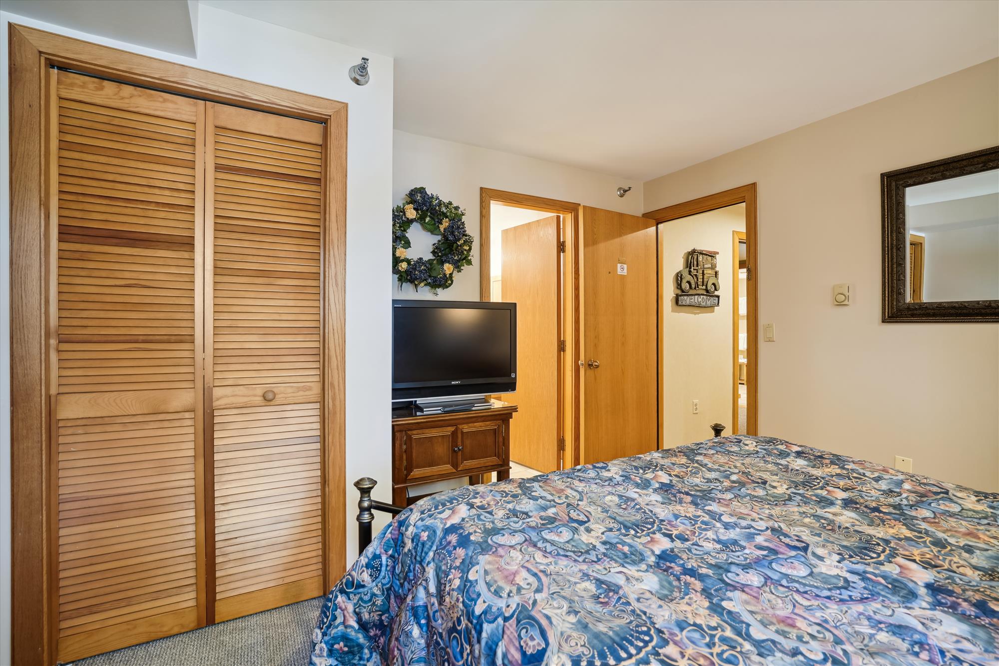 Queen Bedroom