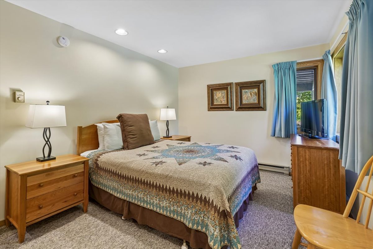 Queen Bedroom