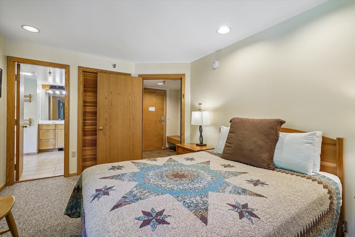 Queen Bedroom with Ensuite Access