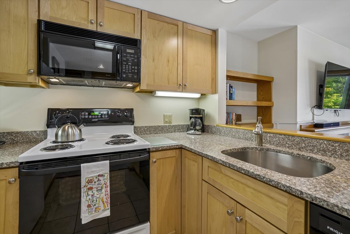 Kitchen with Breakfast Bar