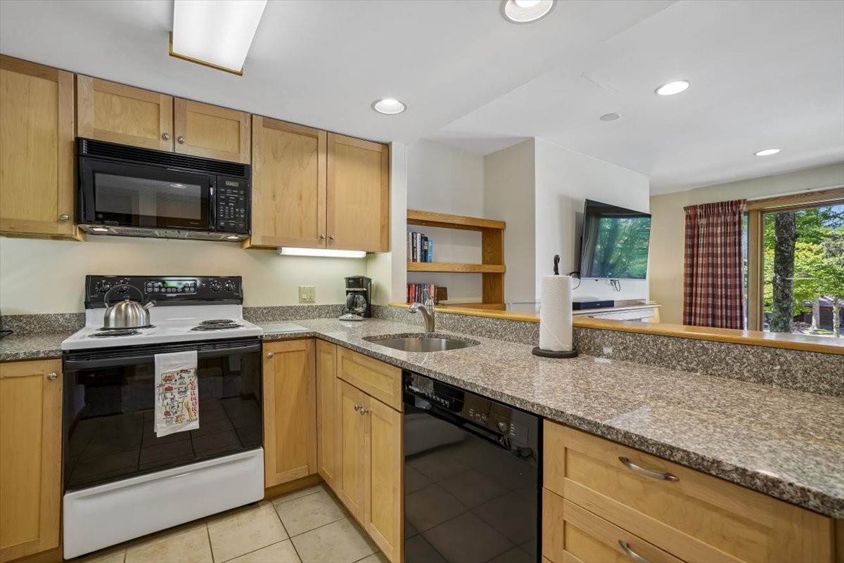 Kitchen with Breakfast Bar