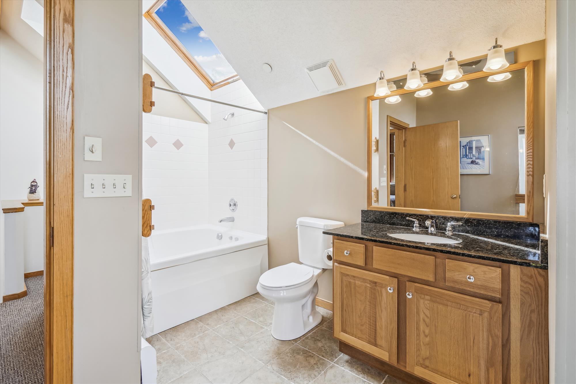 Bright Full Bathroom