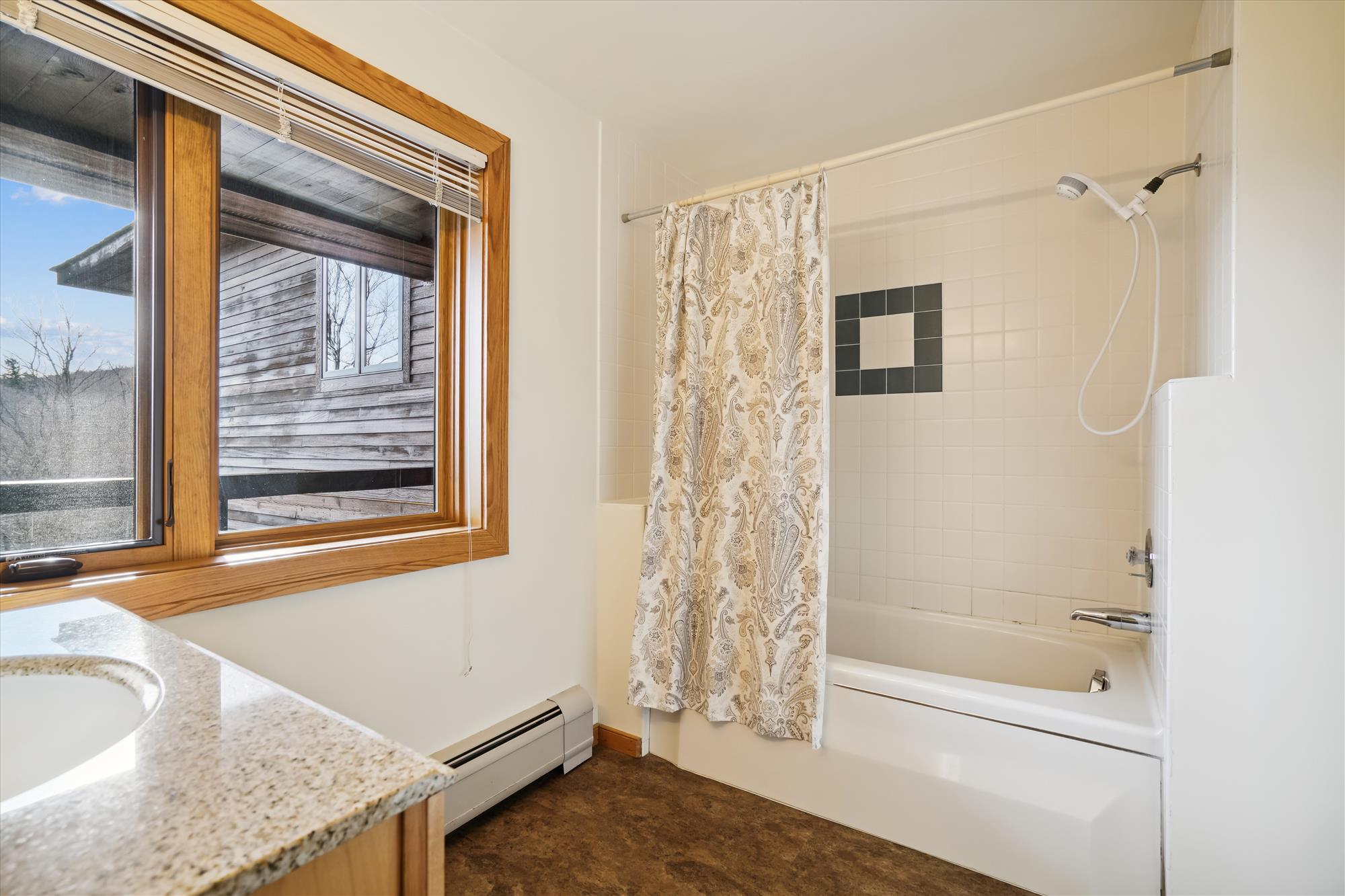 Bright and Spacious Bath