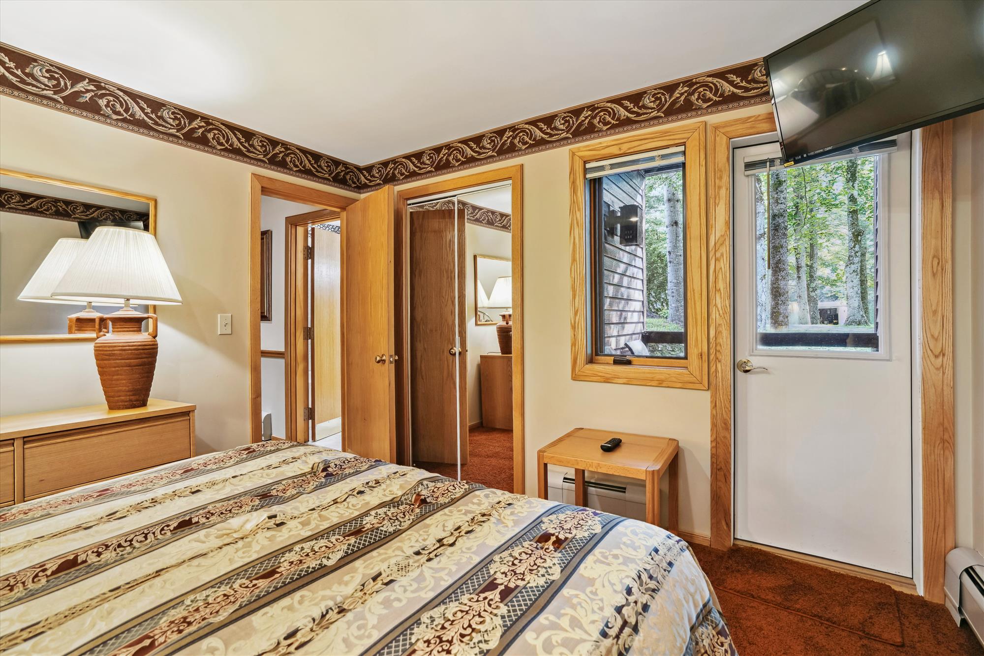 Bedroom with Outdoor Access