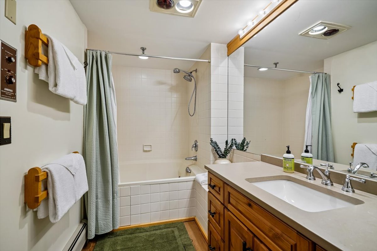 Full Bath with Plenty of Counter Space
