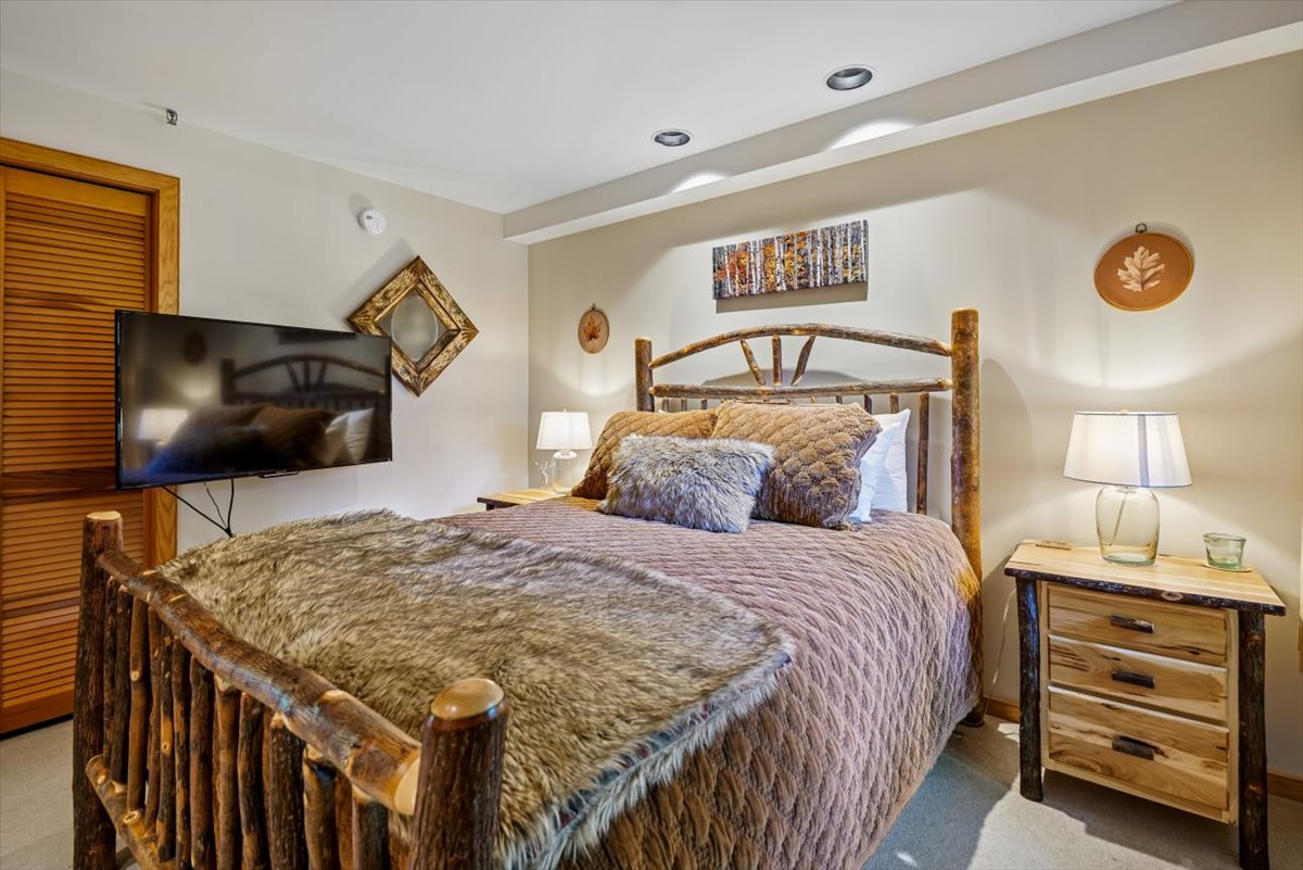 Rustic Mountain Bedroom