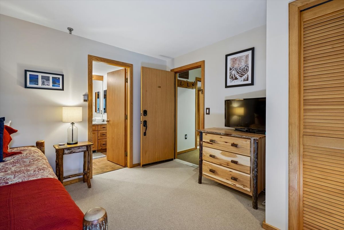 Highridge Condo Unit B8A 3