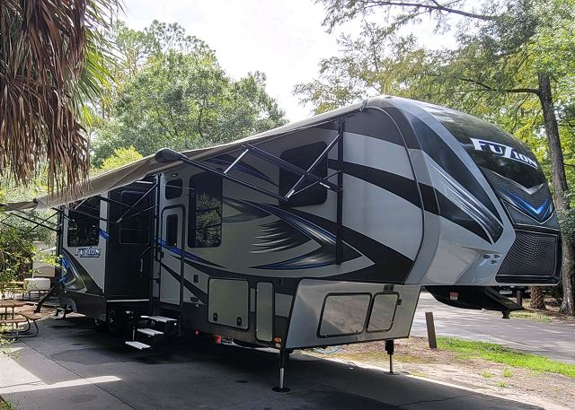 39ft Fuzion Fifth Wheel