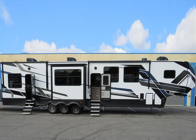 44ft Voltage 4205 Luxury Fifth Wheel