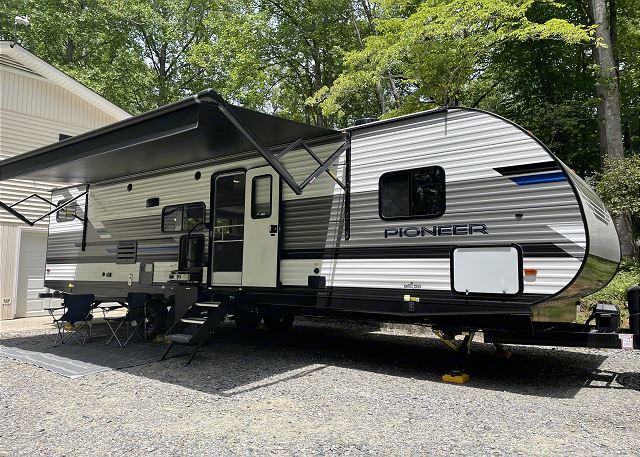 37ft Pioneer 322BH