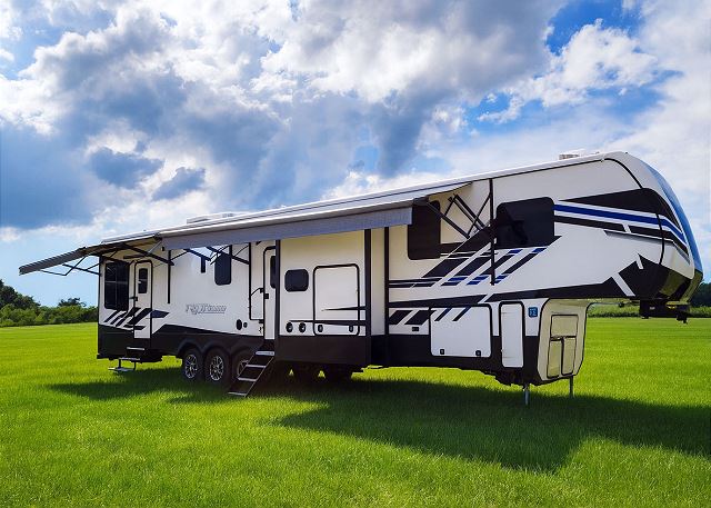 45ft Fuzion 427 Fifth Wheel