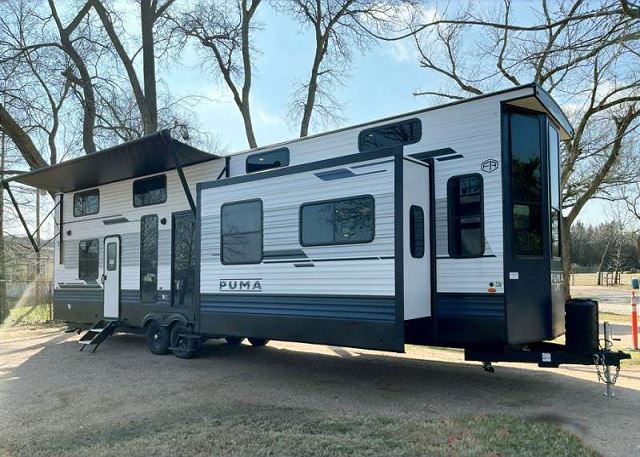 43ft Puma 402LFT Destination Trailer