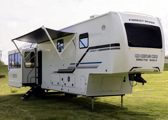 43ft Arctic Suite 3650 Fifth Wheel