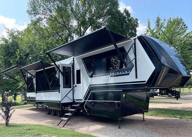 45ft Brinkley G3952 Fifth Wheel
