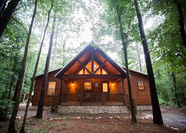 Creekside Tango welcomes you to discover the ultimate luxury cabin getaway! 
