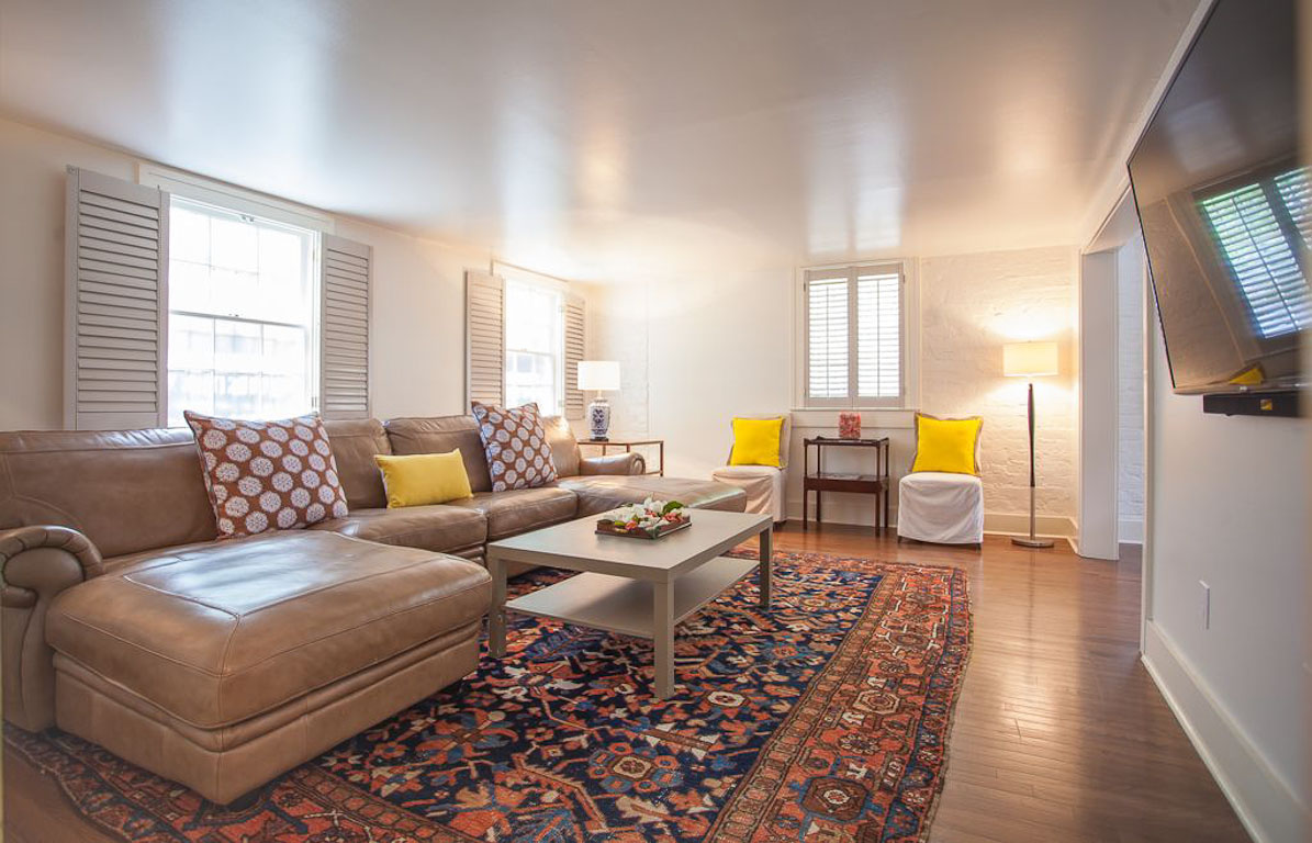 Pulaski Square Carriage House Savannah Rentals Lucky Savannah