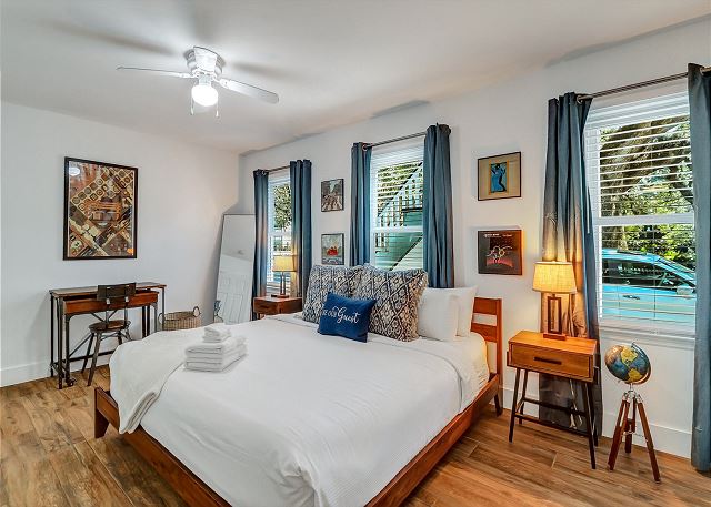 Crawford Square Garden Apartment 4