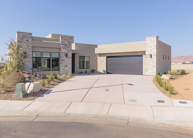 Doonbeg Castle is a beautiful 2,962 square foot, 4-bedroom, 4-bathroom luxury home located at The Ledges of St. George.