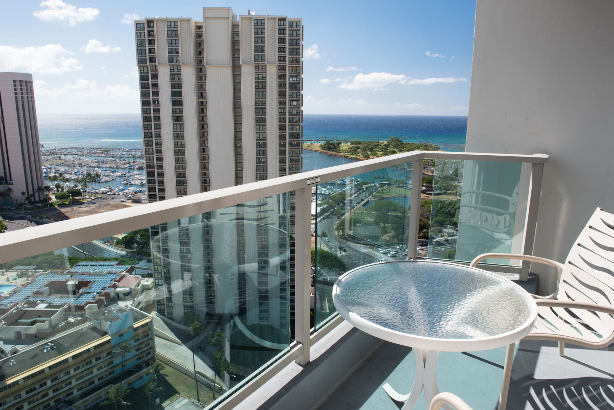 Ala Moana Condominium (AH09) Great Hotel Type Ocean View! Enjoy Ala