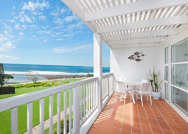 Quarterdeck 4 - Beachfront Getaway!