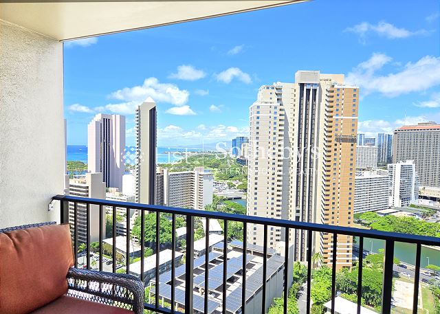 Chateau Waikiki #2814