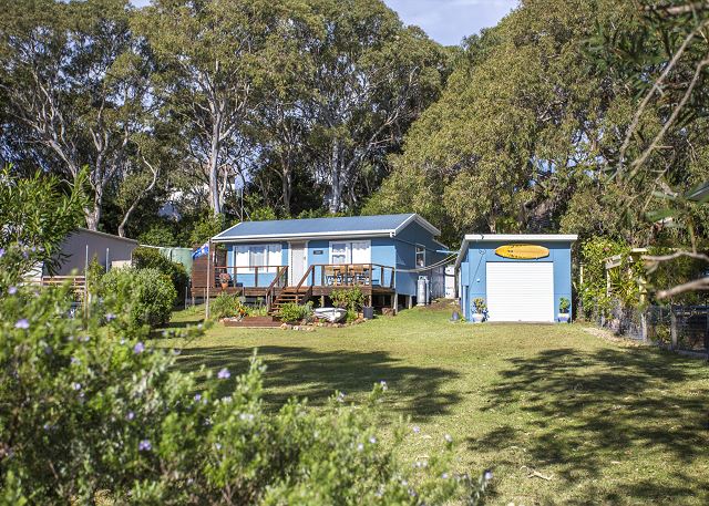 Retro Beach Cottage - 681 Murramarang Rd