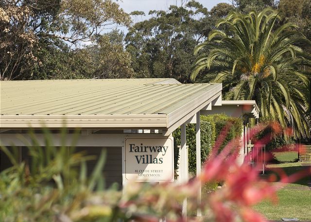 Villa De Golf - 2/81 Clyde St