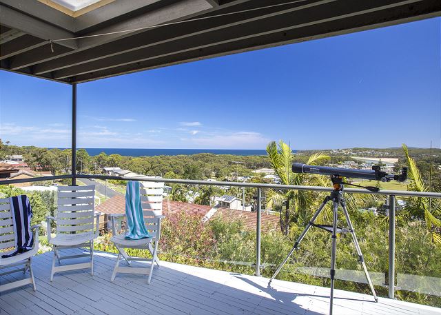 Elevated views over Burrill Lake - 17 Canberra Cres