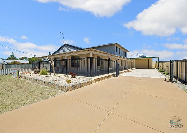 A modern & stunning 8-bedroom home - perfect for larger or multiple families.