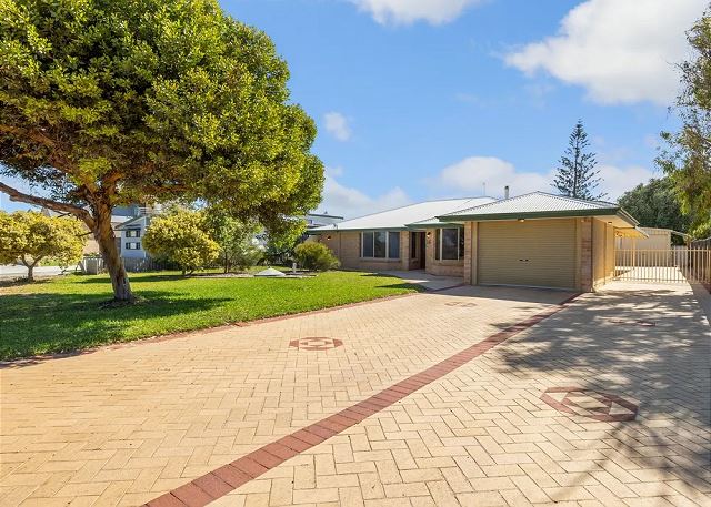 The Coastal - Comfort & Spacious Living!