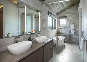 Master Bathroom - Modern Fixtures 